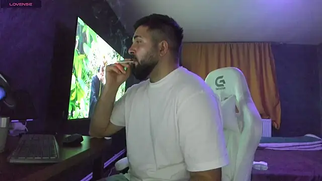 Snapshot of Eduu2322 chatting on 10, 11, 2025 Eduu2322 online show from 10, 11, 2025