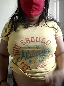 Snapshot of Love-priya chatting on 5, 1, 2025 Love-priya online show from 5, 1, 2025