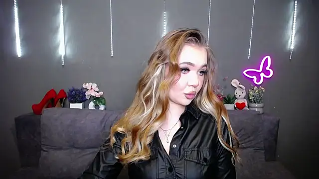 Snapshot of StacyYellig chatting on 15, 4, 2026 StacyYellig online show from 15, 4, 2026