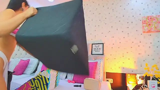 JulietaReyess online show from 2, 10, 2025