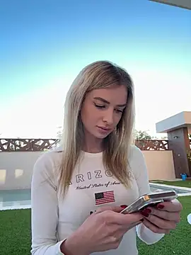 Snapshot of EvieEvans chatting on 14, 1, 2025 EvieEvans online show from 14, 1, 2025