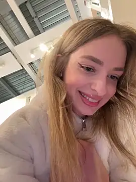 Snapshot of EvieEvans chatting on 18, 2, 2025 EvieEvans online show from 18, 2, 2025