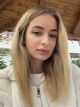 Snapshot of EvieEvans chatting on 5, 3, 2025 EvieEvans online show from 5, 3, 2025