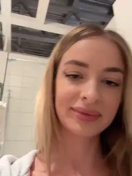 Snapshot of EvieEvans chatting on 13, 3, 2025 EvieEvans online show from 13, 3, 2025