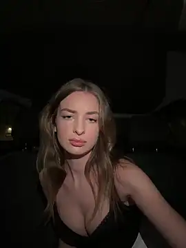 Snapshot of EvieEvans chatting on 4, 11, 2025 EvieEvans online show from 4, 11, 2025