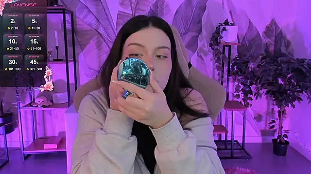 CoralineKeyns online show from 13, 9, 2025