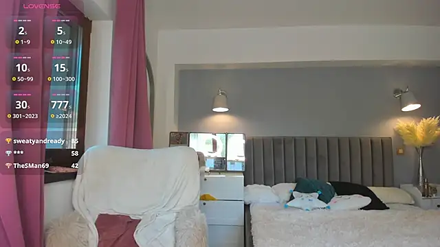 Awesome Jolie online show from 5, 10, 2025