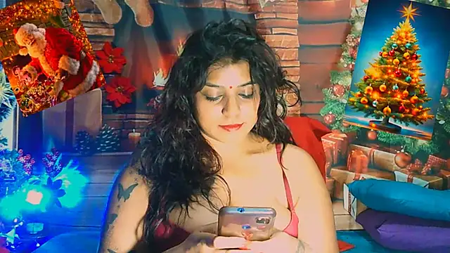 Snapshot of RoyalIndianCreamPuff chatting on 20, 12, 2024 RoyalIndianCreamPuff online show from 20, 12, 2024