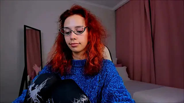 Snapshot of LeylaNoiry chatting on 17, 12, 2024 LeylaNoiry online show from 17, 12, 2024