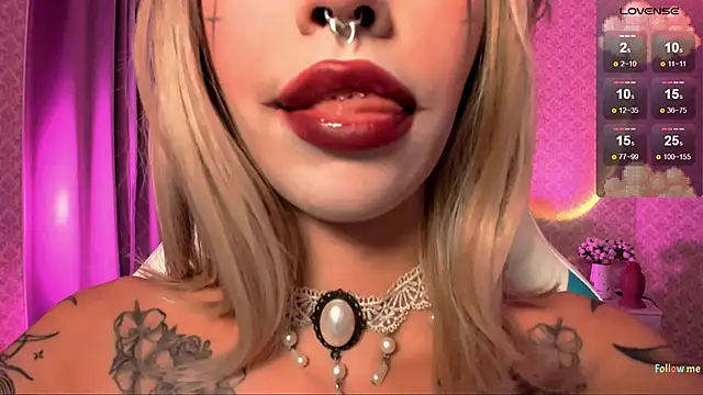 Snapshot of LeylaNoiry chatting on 12, 10, 2025 LeylaNoiry online show from 12, 10, 2025