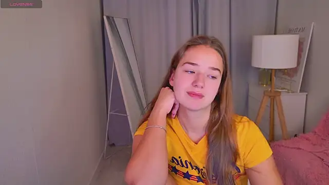 Snapshot of LovelyJessie chatting on 6, 5, 2026 LovelyJessie online show from 6, 5, 2026