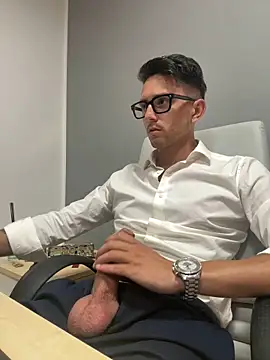 Snapshot of masterboss_ chatting on 12, 9, 2025 masterboss  online show from 12, 9, 2025