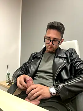 Snapshot of masterboss_ chatting on 2, 11, 2025 masterboss online show from 2, 11, 2025