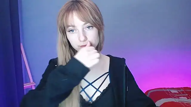 Snapshot of LuciaYoung chatting on 31, 1, 2025 LuciaYoung online show from 31, 1, 2025