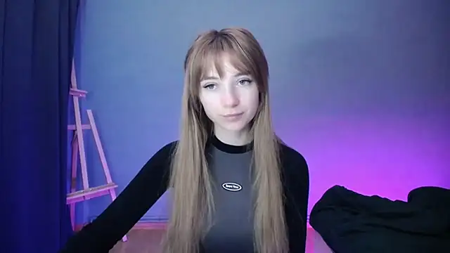 Snapshot of LuciaYoung chatting on 4, 2, 2025 LuciaYoung online show from 4, 2, 2025