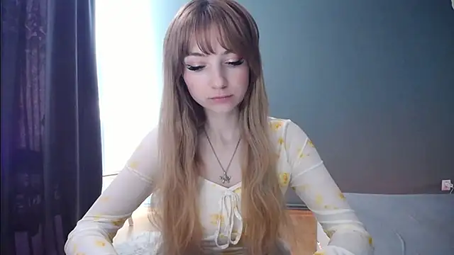 Snapshot of LuciaYoung chatting on 21, 2, 2025 LuciaYoung online show from 21, 2, 2025