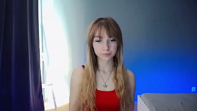 Snapshot of LuciaYoung chatting on 25, 2, 2025 LuciaYoung online show from 25, 2, 2025