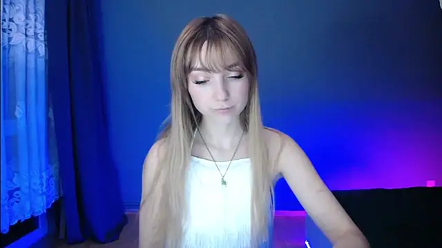 Snapshot of LuciaYoung chatting on 1, 3, 2025 LuciaYoung online show from 1, 3, 2025