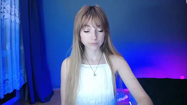 Snapshot of LuciaYoung chatting on 1, 3, 2025 LuciaYoung online show from 1, 3, 2025