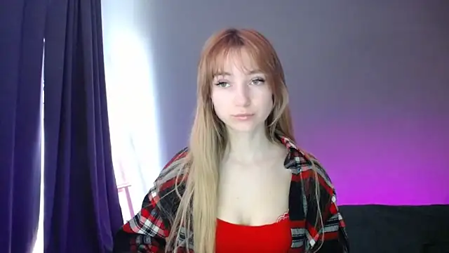 Snapshot of LuciaYoung chatting on 3, 3, 2025 LuciaYoung online show from 3, 3, 2025