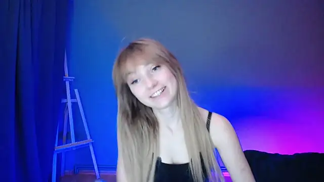 Snapshot of LuciaYoung chatting on 6, 3, 2025 LuciaYoung online show from 6, 3, 2025