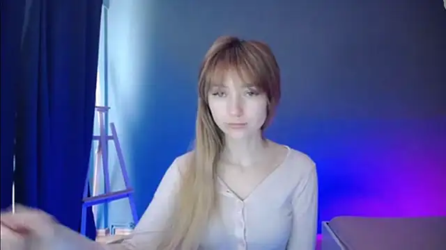 Snapshot of LuciaYoung chatting on 9, 3, 2025 LuciaYoung online show from 9, 3, 2025