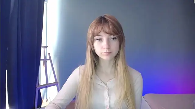 Snapshot of LuciaYoung chatting on 9, 3, 2025 LuciaYoung online show from 9, 3, 2025