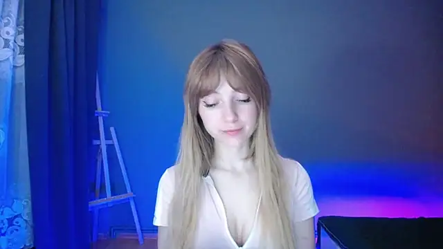 Snapshot of LuciaYoung chatting on 9, 3, 2025 LuciaYoung online show from 9, 3, 2025