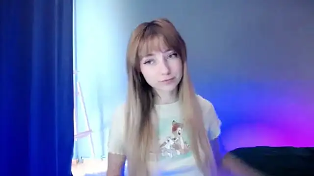 Snapshot of LuciaYoung chatting on 12, 3, 2025 LuciaYoung online show from 12, 3, 2025