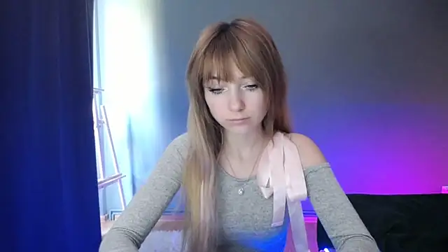 Snapshot of LuciaYoung chatting on 19, 3, 2025 LuciaYoung online show from 19, 3, 2025