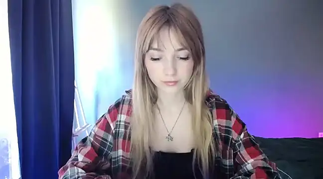 Snapshot of LuciaYoung chatting on 20, 3, 2025 LuciaYoung online show from 20, 3, 2025