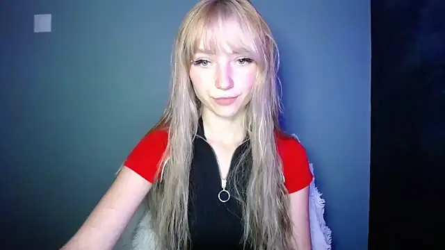 Snapshot of LuciaYoung chatting on 14, 9, 2025 LuciaYoung online show from 14, 9, 2025