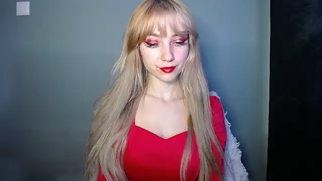 Snapshot of LuciaYoung chatting on 19, 11, 2025 LuciaYoung online show from 19, 11, 2025