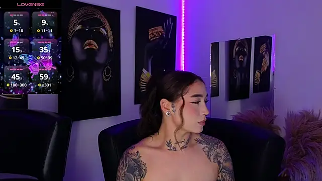 Snapshot of _brenna_hanson chatting on 6, 11, 2025 brenna hanson online show from 6, 11, 2025