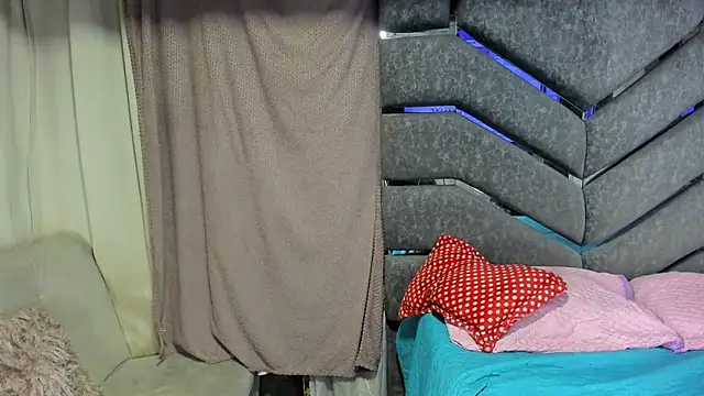 Latinos couples online show from 14, 1, 2025