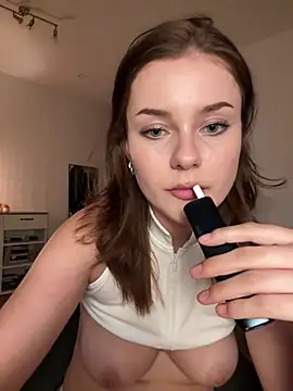 Snapshot of MaribelRiver chatting on 21, 7, 2026 MaribelRiver online show from 21, 7, 2026