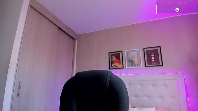 emma  smith1 online show from 11, 2, 2026