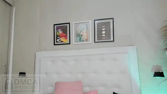 emma  smith1 online show from 28, 3, 2026