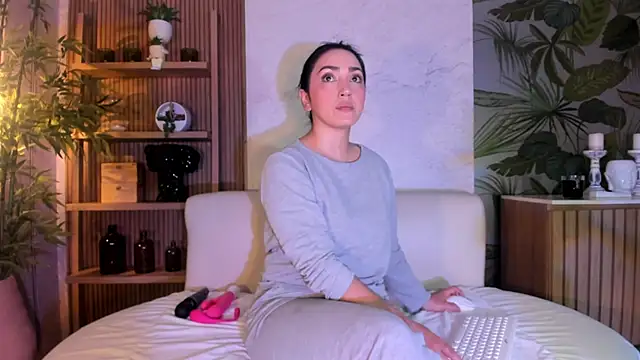 Snapshot of LIAH_IZUMI chatting on 8, 5, 2026 LIAH IZUMI online show from 8, 5, 2026