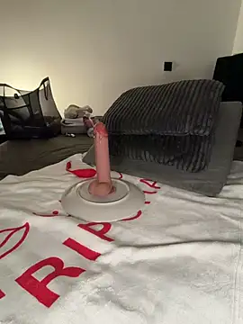 Laurahorney xo online show from 22, 10, 2025