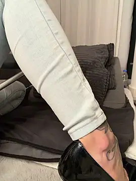 Laurahorney xo online show from 16, 2, 2026