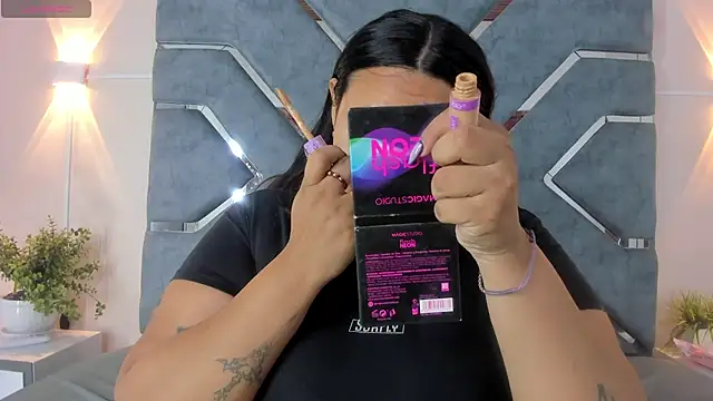 LucciaPorter online show from 16, 4, 2026