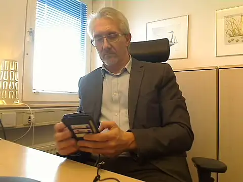 Snapshot of tom-swede chatting on 2, 4, 2026 tom-swede online show from 2, 4, 2026