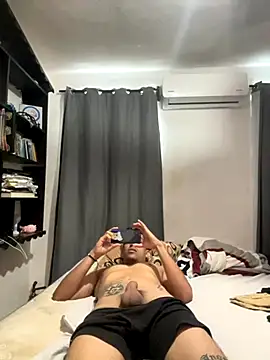 Snapshot of Magicerosxx69 chatting on 7, 10, 2025 Magicerosxx69 online show from 7, 10, 2025