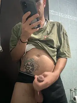 Snapshot of Magicerosxx69 chatting on 3, 11, 2025 Magicerosxx69 online show from 3, 11, 2025