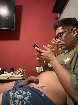 Snapshot of Magicerosxx69 chatting on 16, 11, 2025 Magicerosxx69 online show from 16, 11, 2025