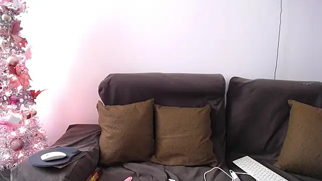 Snapshot of sara_winehouse1 chatting on 31, 12, 2024 sara winehouse1 online show from 31, 12, 2024