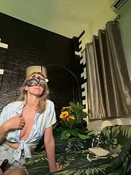 Snapshot of IzanamiTime chatting on 27, 12, 2024 IzanamiTime online show from 27, 12, 2024