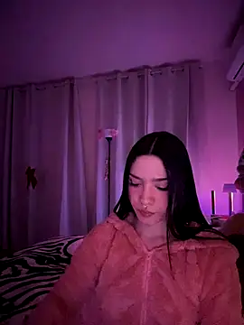 Snapshot of ShannonShanny chatting on 15, 12, 2025 ShannonShanny online show from 15, 12, 2025