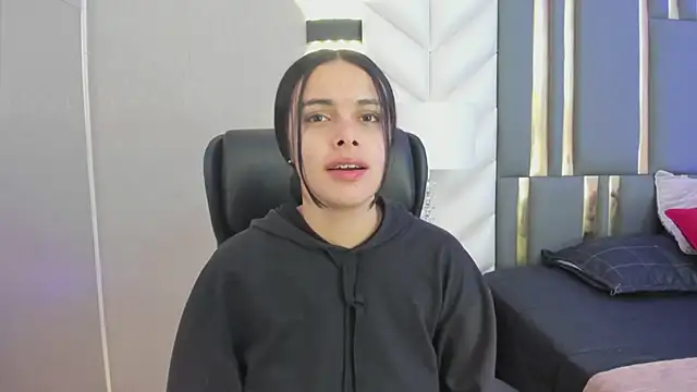 ChloeHarper  online show from 8, 4, 2026